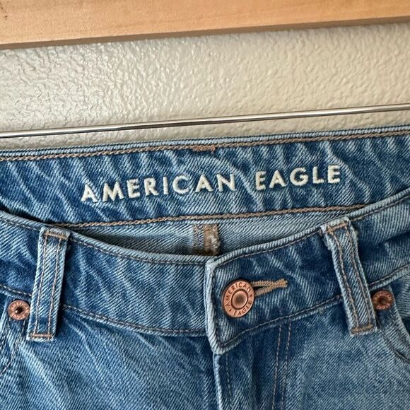 American Eagle Mom Jeans Medium Wash Denim Size 2 Long - Picture 2 of 6